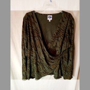 (Q) Dg2 Woman's Long Sleeve Wrap Blouse 2X Olive Green Tiger Stripe
